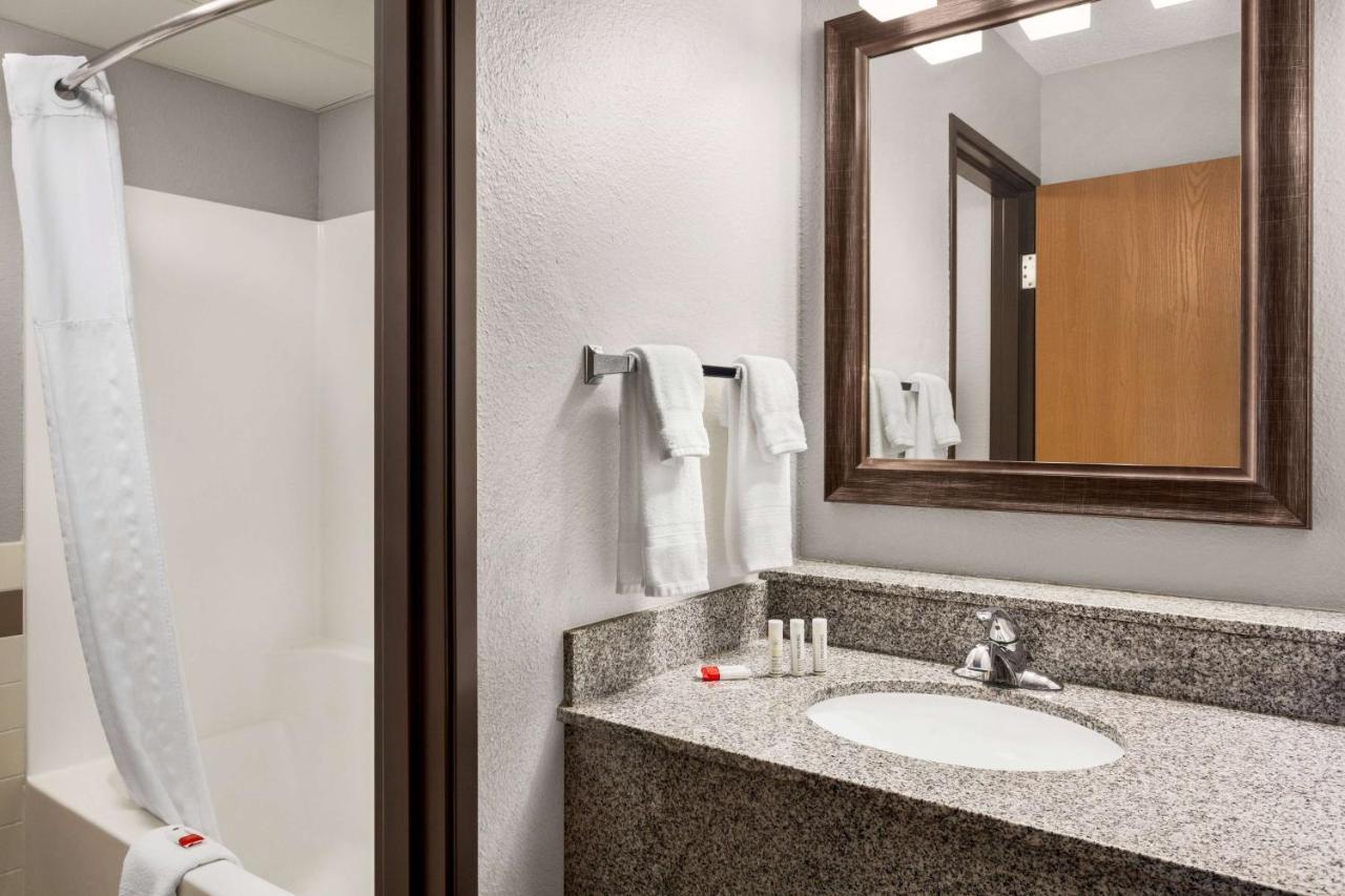 Americinn By Wyndham Sauk Centre Экстерьер фото