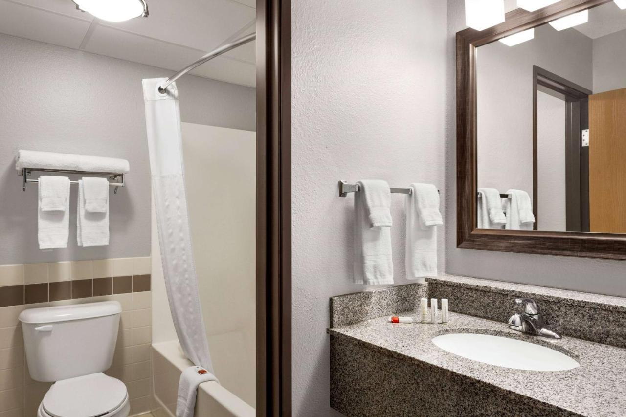 Americinn By Wyndham Sauk Centre Экстерьер фото